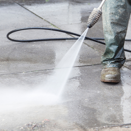 Pressure cleaning an exterior surface